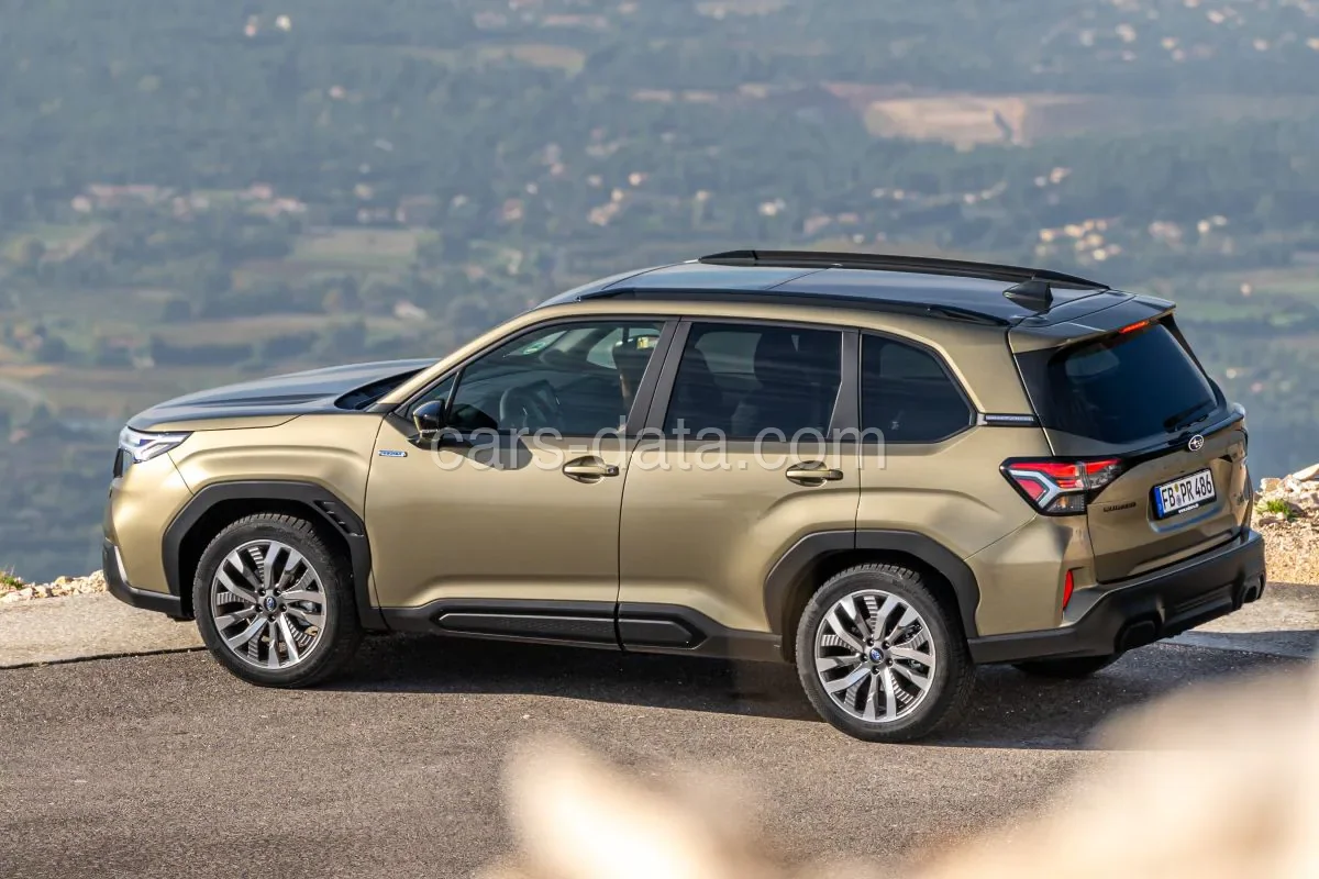 Subaru Forester 2.0i e-BOXER Luxury 2025 front view