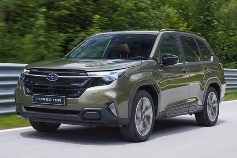 Subaru Forester 2.0i e-BOXER Luxury 2025 view 4