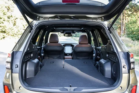 Subaru Forester 2.0i e-BOXER Luxury 2025 view 8