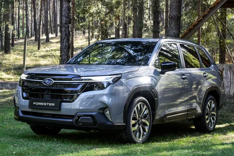 Subaru Forester 2.0i e-BOXER Luxury 2025 view 11