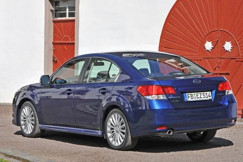 Subaru Legacy 2.0D Executive 2009 view 9