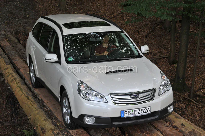 Subaru Outback 2.5i Luxury 2009 front view