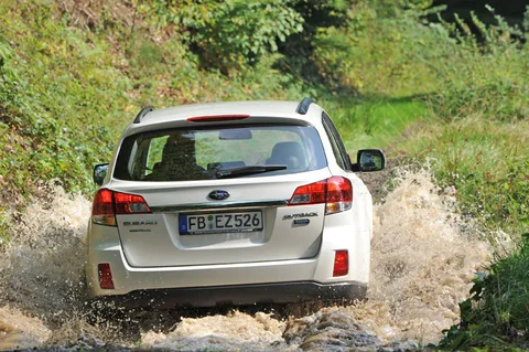 Subaru Outback 2.5i Luxury 2009 view 2