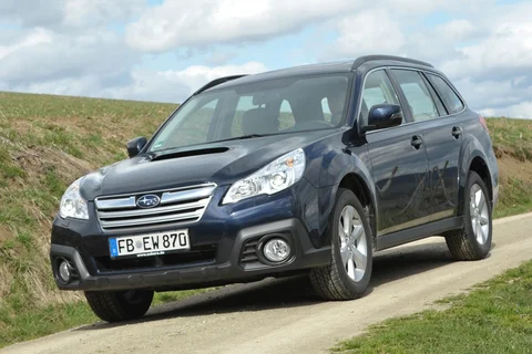 Subaru Outback 2.0D Luxury 2013 view 2