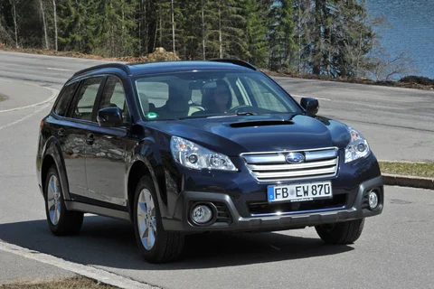 Subaru Outback 2.0D Luxury 2013 view 4