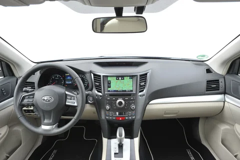Subaru Outback 2.0D Luxury 2013 view 7