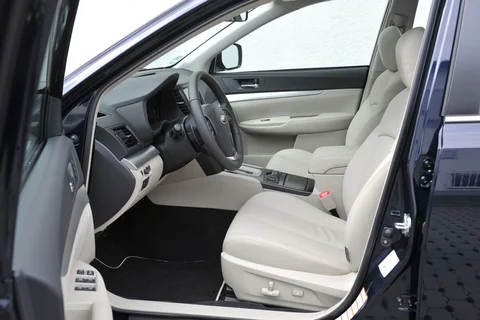 Subaru Outback 2.0D Luxury 2013 view 12
