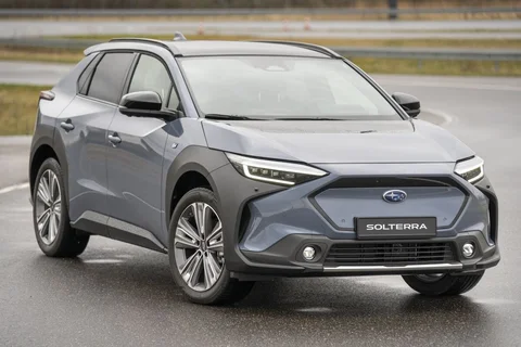 Subaru Solterra Two-Tone Package 2022 view 7