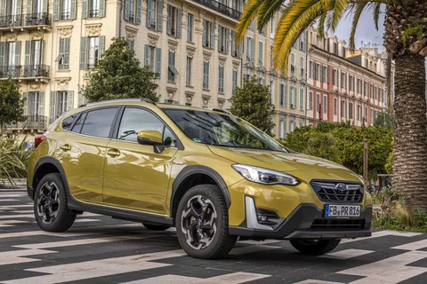 Subaru XV 2.0i e-BOXER Luxury 2022 view 9