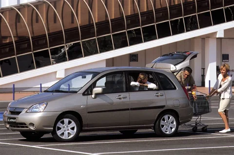 Suzuki Liana 1.3 GLS 2001 view 2