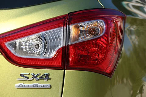 Suzuki S-Cross 1.6 Base 2013 view 4