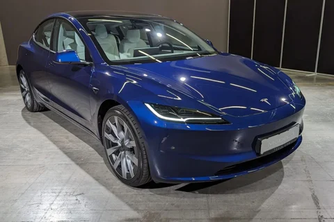Tesla Model 3 RWD 2025 view 2