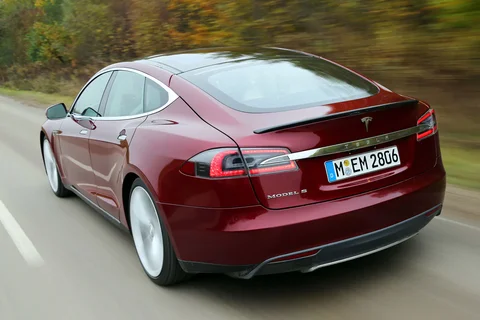 Tesla Model S 85 2015 view 2