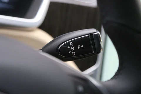 Tesla Model S 85 2015 view 4