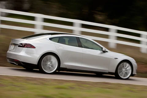 Tesla Model S 85 2015 view 6