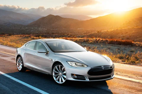 Tesla Model S 85 2015 view 7