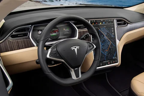 Tesla Model S 85 2015 view 11