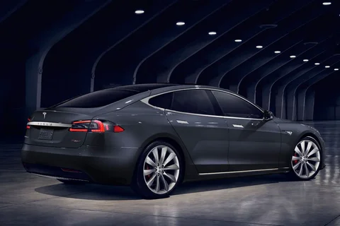 Tesla Model S Long Range 2019 view 2