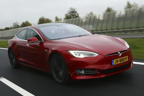Tesla Model S Long Range 2019 view 5