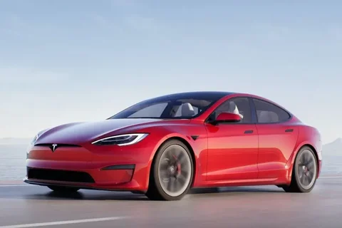 Tesla Model S Long Range 2023 view 2