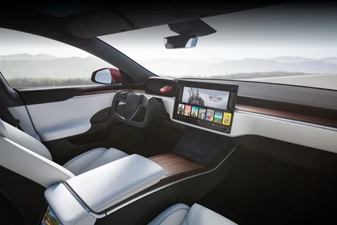Tesla Model S Long Range 2023 view 4