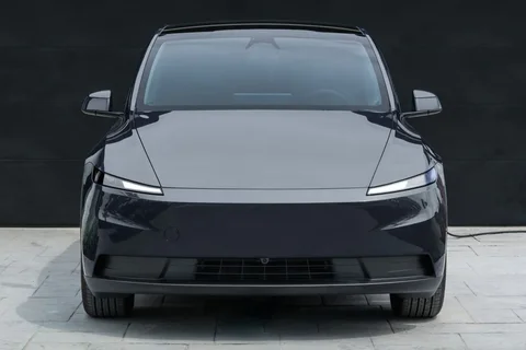 Tesla Model Y RWD 2025 view 8