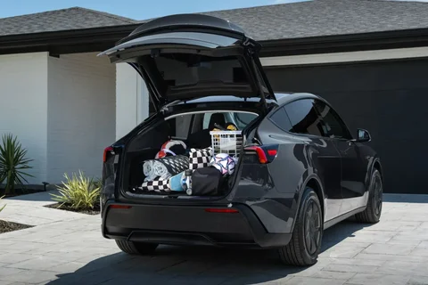 Tesla Model Y RWD 2025 view 9