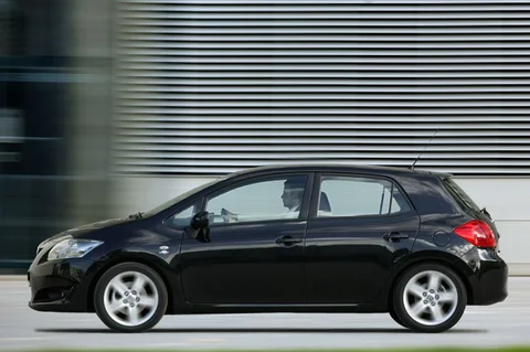 Toyota Auris 2.2 D-4D D-CAT Executive 2007 view 3