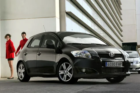 Toyota Auris 2.2 D-4D D-CAT Executive 2007 view 4