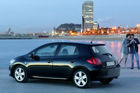 Toyota Auris 2.2 D-4D D-CAT Executive 2007 view 5