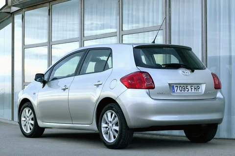 Toyota Auris 2.2 D-4D D-CAT Executive 2007 view 12