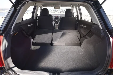 Toyota Auris 2.0 D-4D-F Dynamic 2008 view 2