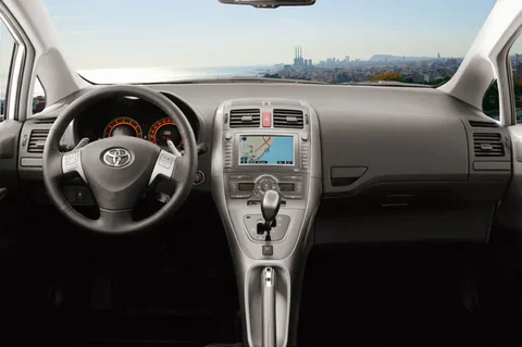 Toyota Auris 2.0 D-4D-F Dynamic 2008 view 3