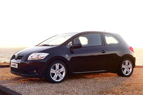 Toyota Auris 2.0 D-4D-F Dynamic 2008 view 4