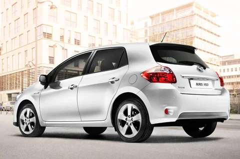 Toyota Auris 2.0 D-4D-F Dynamic 2010 view 3