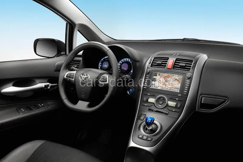 Toyota Auris 1.6 VVT-i Dynamic 2010 front view