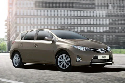 Toyota Auris 2.0 D-4D-F Dynamic 2013 view 2
