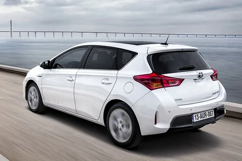 Toyota Auris 2.0 D-4D-F Dynamic 2013 view 4