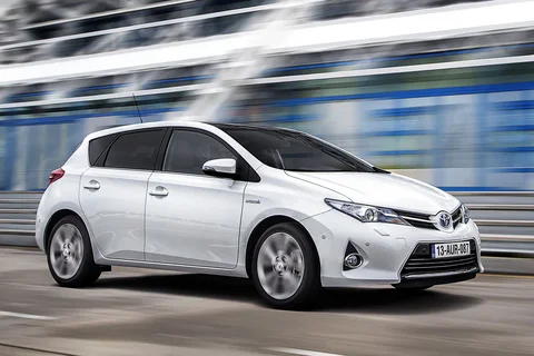 Toyota Auris 2.0 D-4D-F Dynamic 2013 view 5
