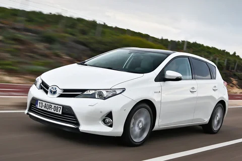 Toyota Auris 2.0 D-4D-F Dynamic 2013 view 8
