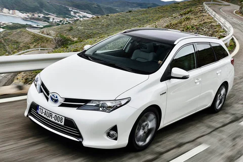 Toyota Auris Touring Sports 1.8 Hybrid Dynamic 2013 view 2