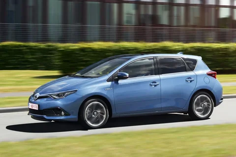 Toyota Auris 1.2T Trend 2016 view 3