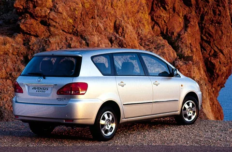 Toyota Avensis Verso 2.0 D4-D Linea Sol 2001 view 9