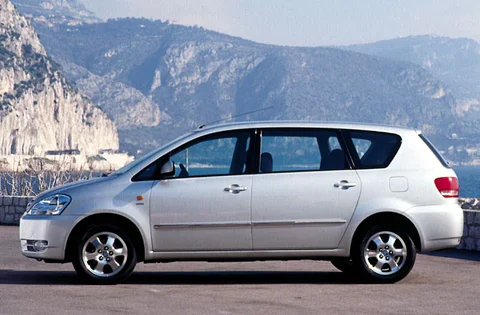 Toyota Avensis Verso 2.0 D4-D Linea Sol 2001 view 2