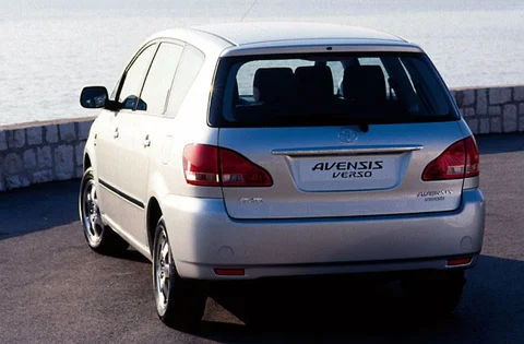 Toyota Avensis Verso 2.0 D4-D Linea Sol 2001 view 4