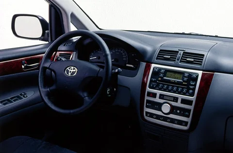 Toyota Avensis Verso 2.0 D4-D Linea Sol 2001 view 6
