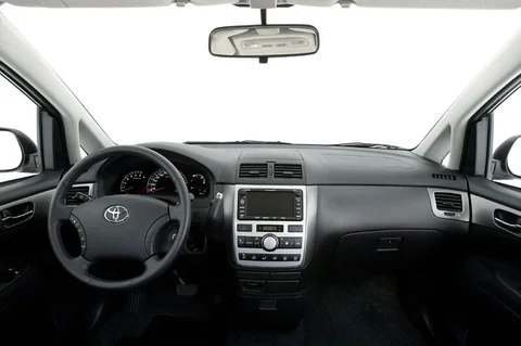 Toyota Avensis Verso 2.0 D4-D Executive 2003 view 7