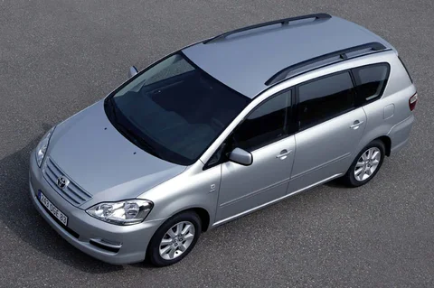 Toyota Avensis Verso 2.0 D4-D Executive 2003 view 8