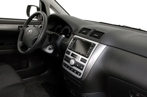Toyota Avensis Verso 2.0 D4-D Executive 2003 view 9