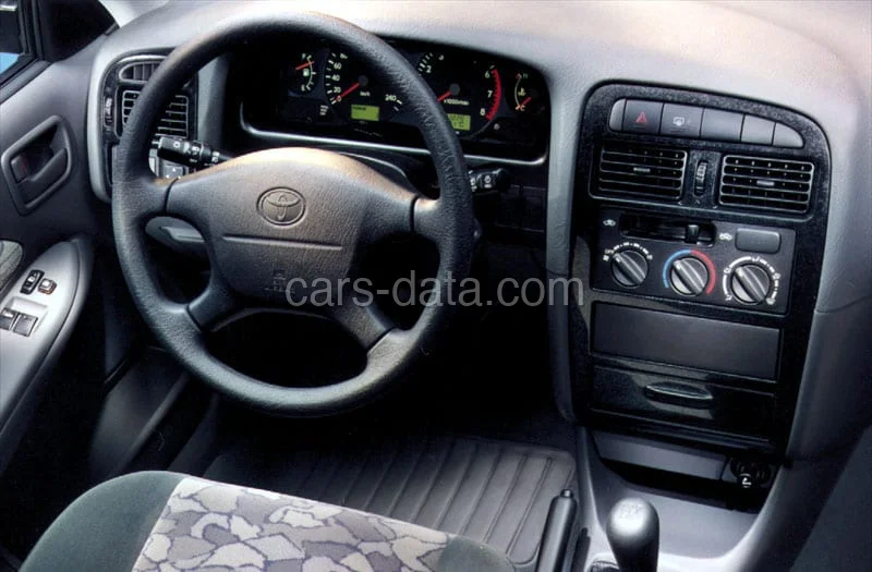 Toyota Avensis 1.6 Linea Sol 1997 front view